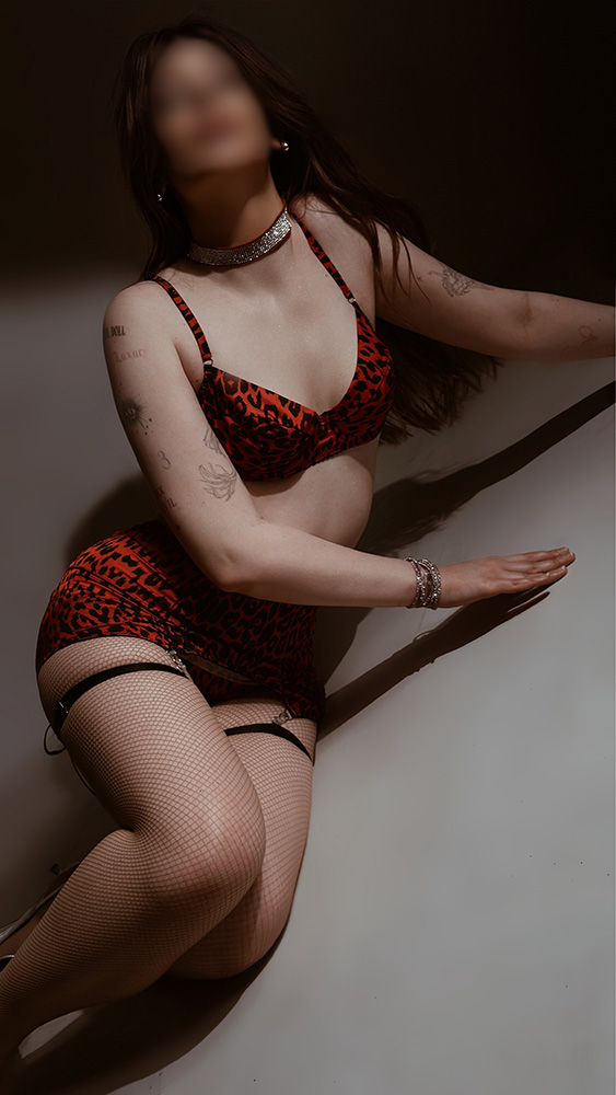 Escort Kira Photo 1